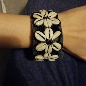 Beaded conch shell black bracelet from Kauai